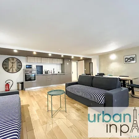 Urban Flat 89 - Charming 3 Bedroom Flat In דירה