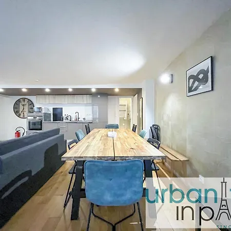 Urban Flat 89 - Charming 3 Bedroom Flat In דירה *