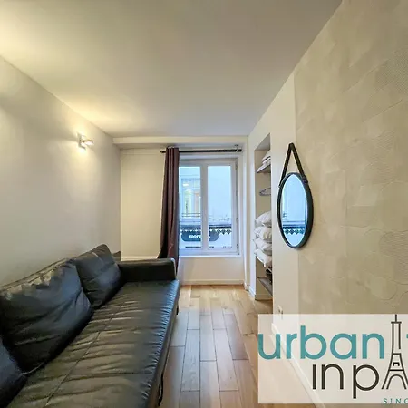 Urban Flat 89 - Charming 3 Bedroom Flat In דירה