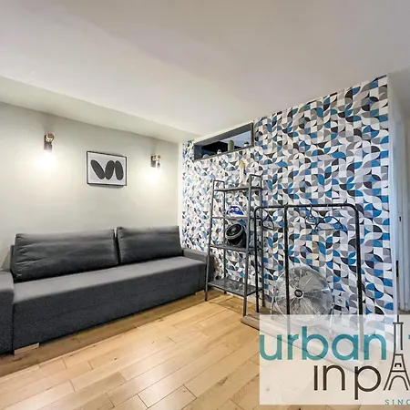 Urban Flat 89 - Charming 3 Bedroom Flat In דירה